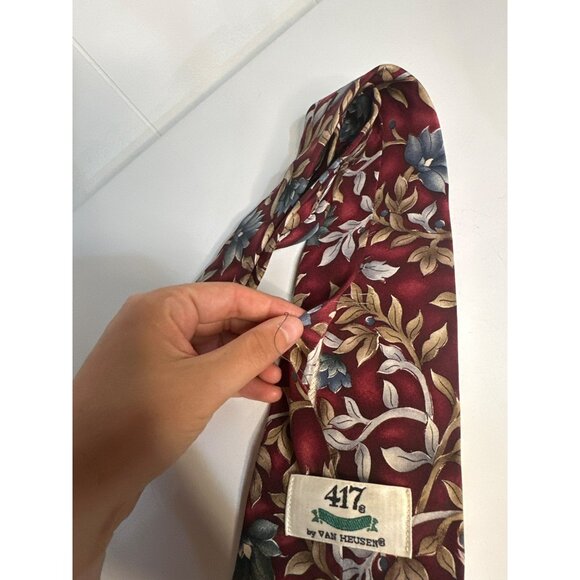 VTG 90s Van-Heusen 417 Silk Tie 4" Burgundy Floral Leaf Pattern Men Necktie READ - Picture 8 of 8